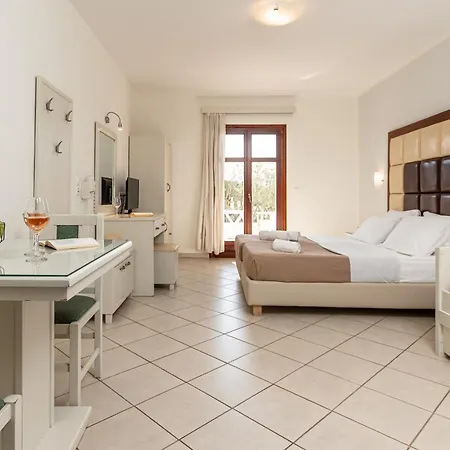 Ii Aparthotel Pláka